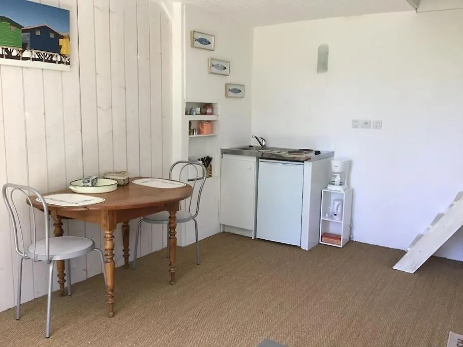 Petite Dependance Comme La Cabine D'Un Bateau. Saint-Armel
